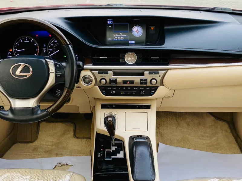 2014 Lexus ES in Dubai