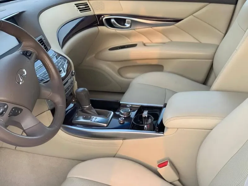 2019 إنفينيتي كيو ٧٠ in Dubai