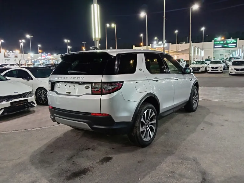 2020 لاند روفر ديسكفري in Dubai