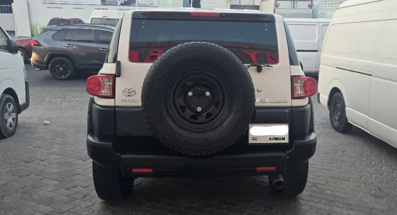 2008 تويوتا أف جي كروزر in Dubai