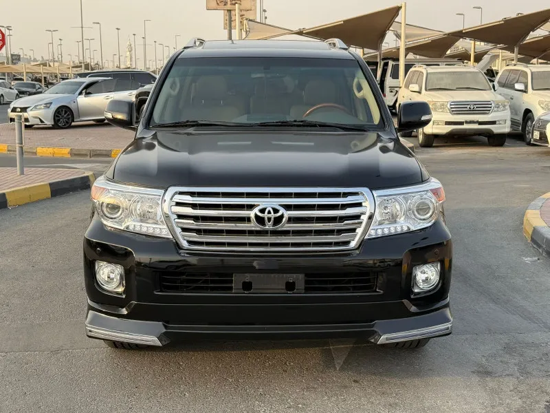 2015 تويوتا لاند كروزر in Dubai