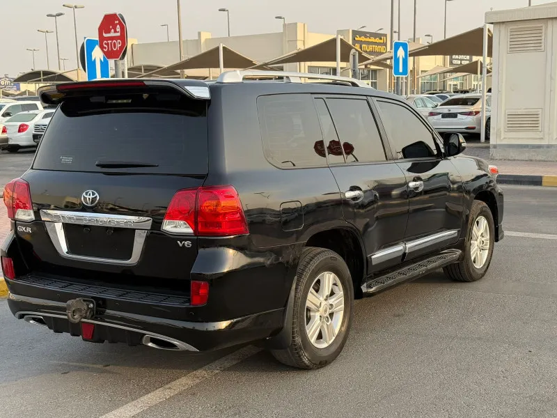 2015 تويوتا لاند كروزر in Dubai