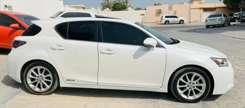2012 لكزس سي تي ٢٠٠ اتش in Dubai