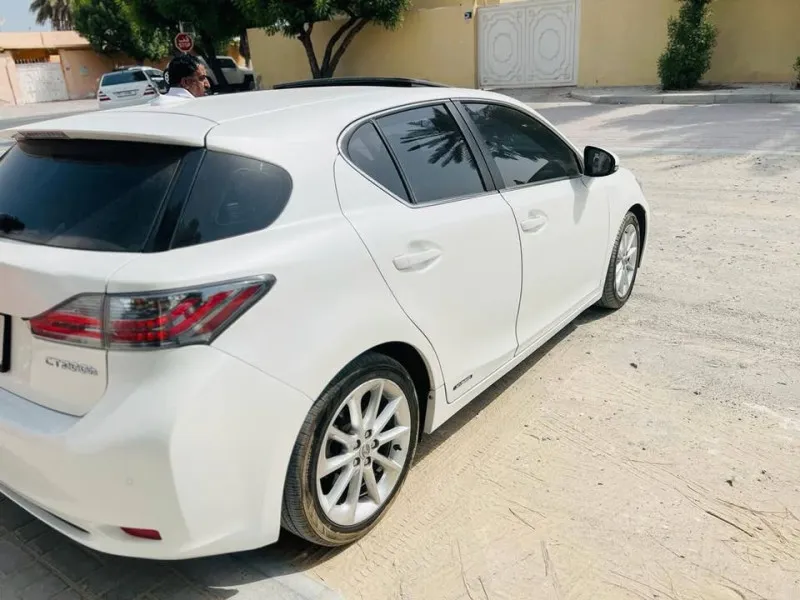 2012 لكزس سي تي ٢٠٠ اتش in Dubai