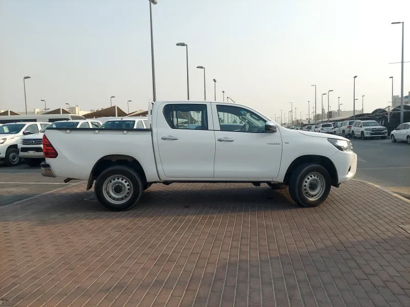 2021 تويوتا هايلوكس in Dubai