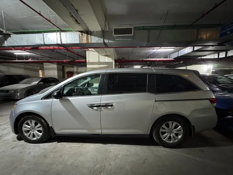 2015 Honda Odyssey in Dubai