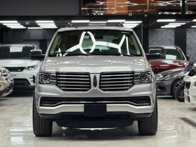 2017 Lincoln Navigator in Dubai