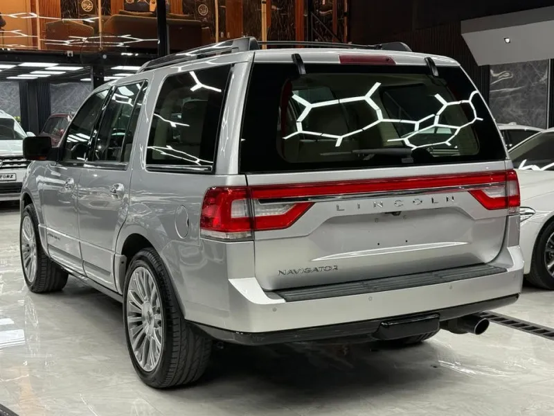 2017 Lincoln Navigator in Dubai