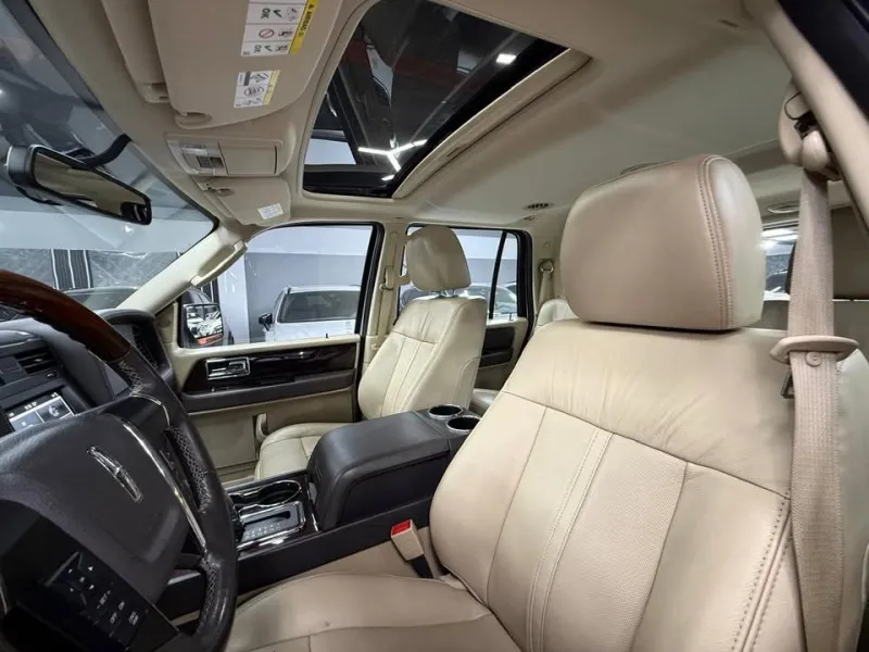 2017 Lincoln Navigator in Dubai
