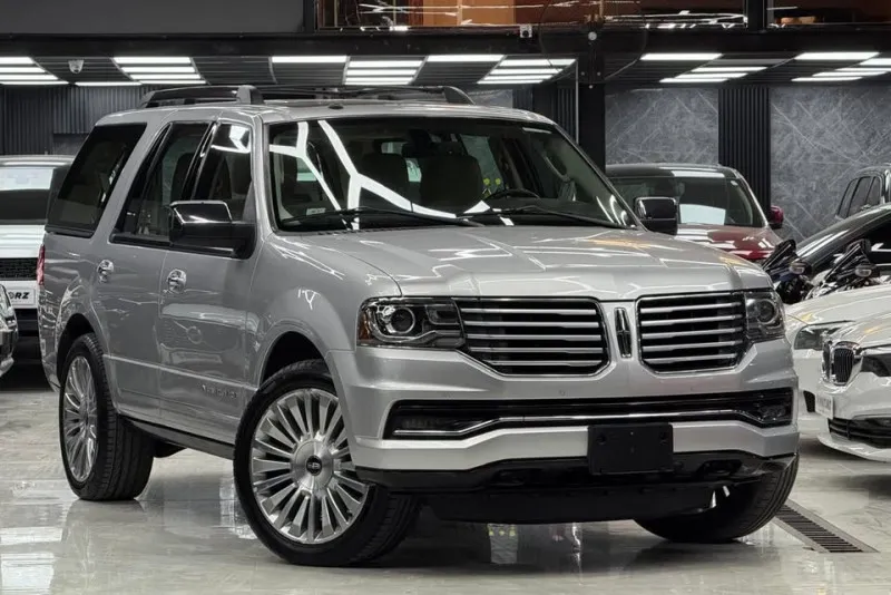 2017 Lincoln Navigator in Dubai