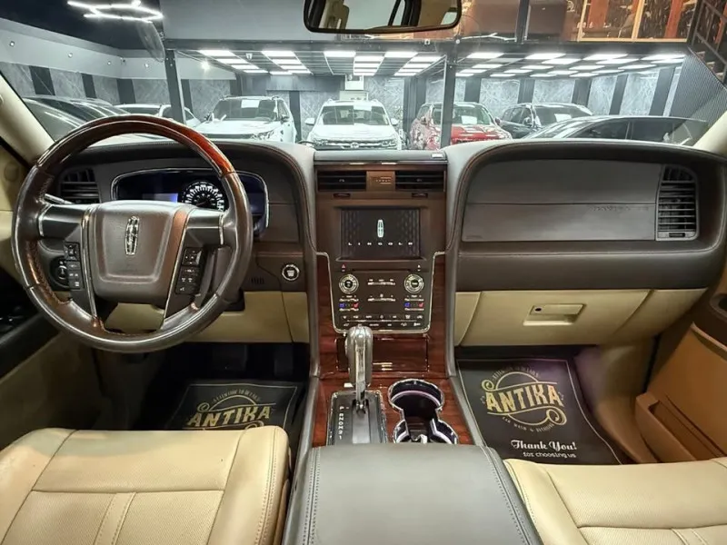 2017 Lincoln Navigator in Dubai