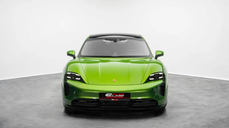 2021 Porsche Taycan in Dubai