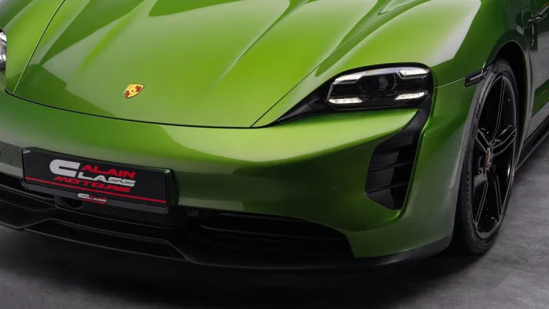 2021 Porsche Taycan in Dubai