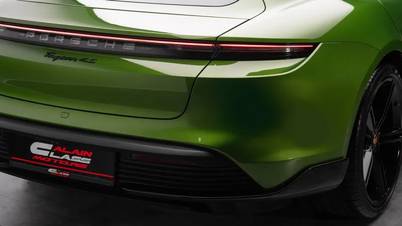2021 Porsche Taycan in Dubai