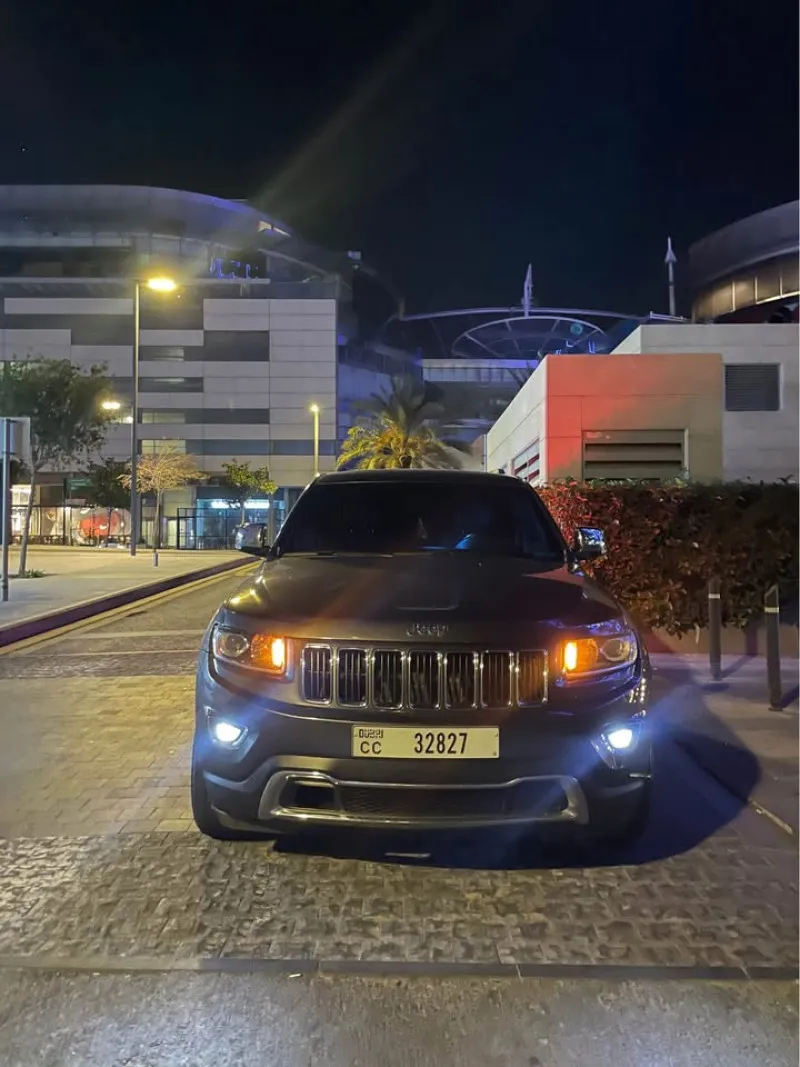 2015 جييب جراند شيروكي in Dubai
