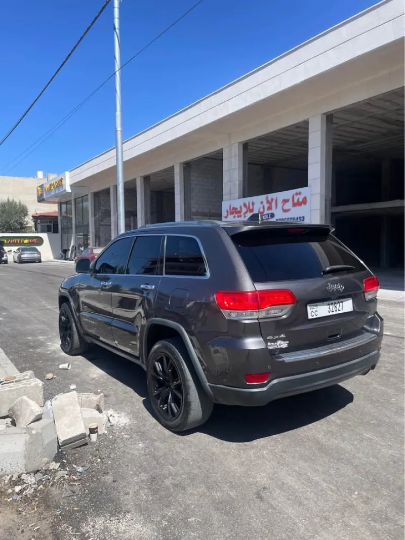2015 جييب جراند شيروكي in Dubai