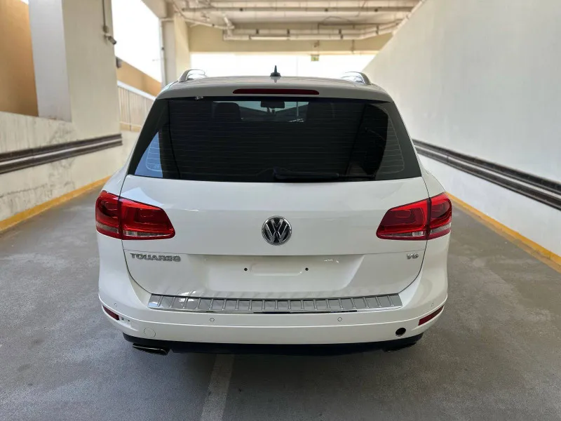 2012 Volkswagen Touareg in Dubai
