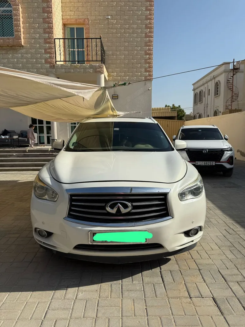 2013 Infiniti JX35 in Dubai