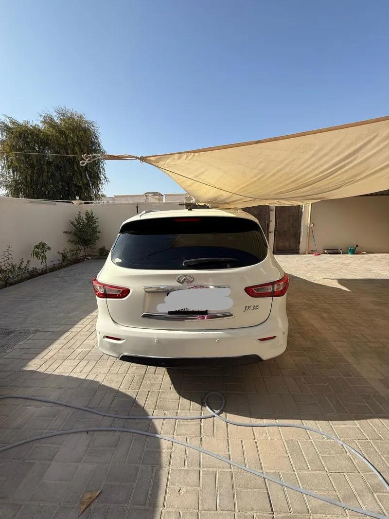 2013 Infiniti JX35 in Dubai