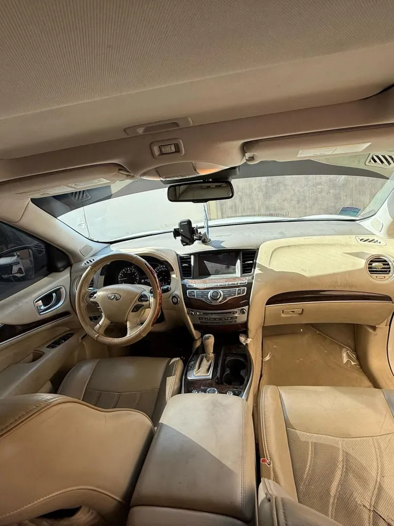 2013 Infiniti JX35 in Dubai