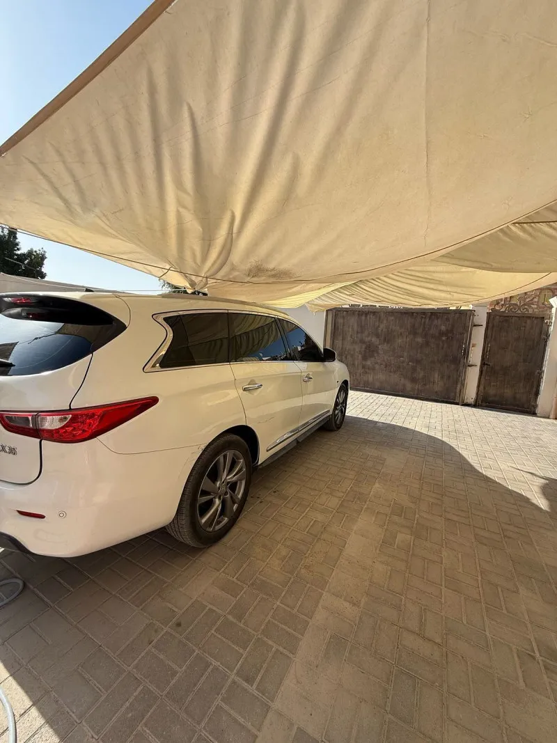 2013 Infiniti JX35 in Dubai
