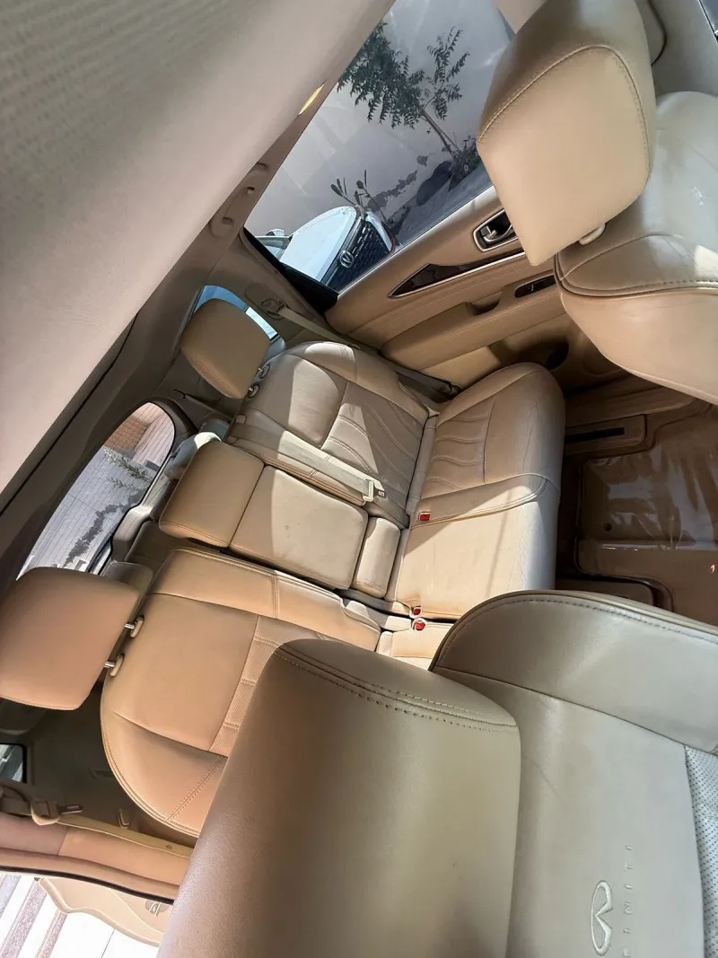 2013 Infiniti JX35 in Dubai