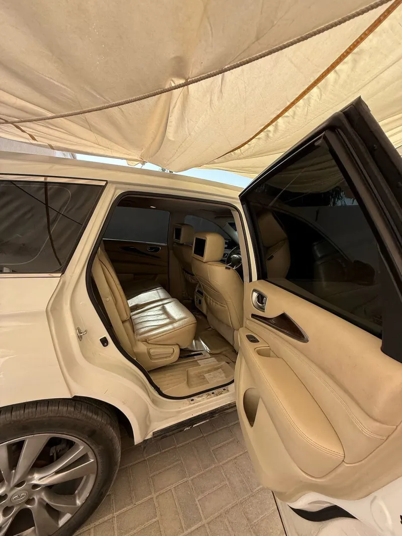 2013 Infiniti JX35 in Dubai