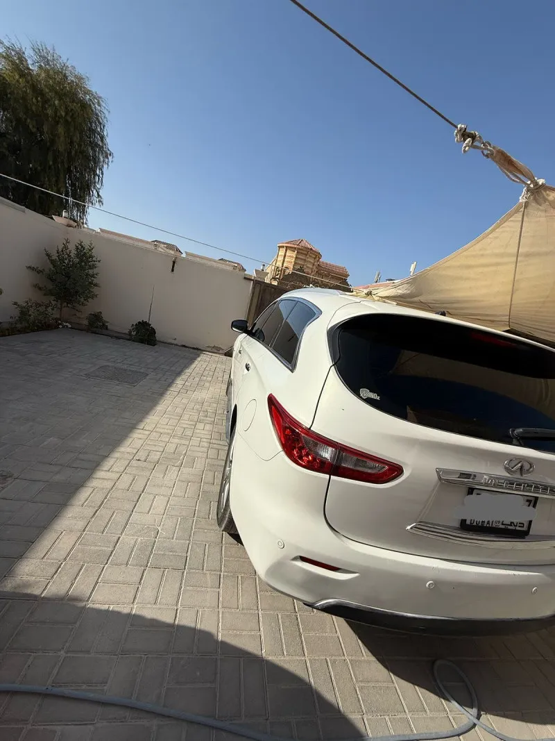 2013 Infiniti JX35 in Dubai