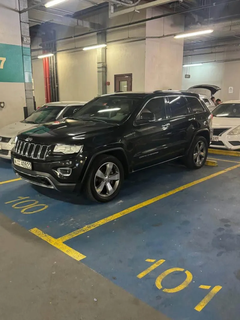 2016 Jeep Grand Cherokee in Dubai