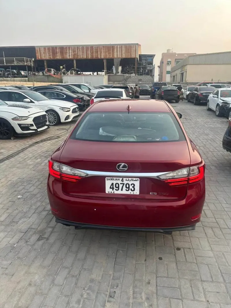 2016 Lexus ES in Dubai