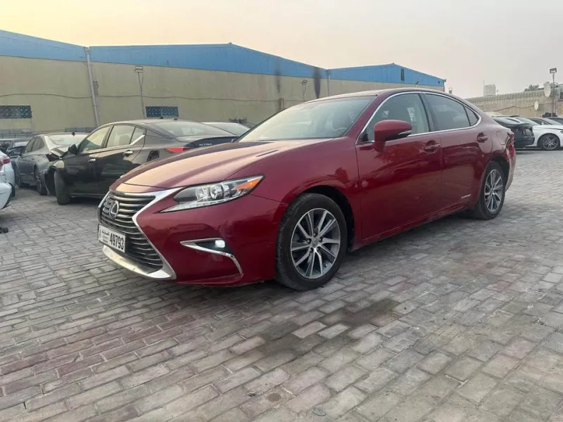 2016 Lexus ES in Dubai