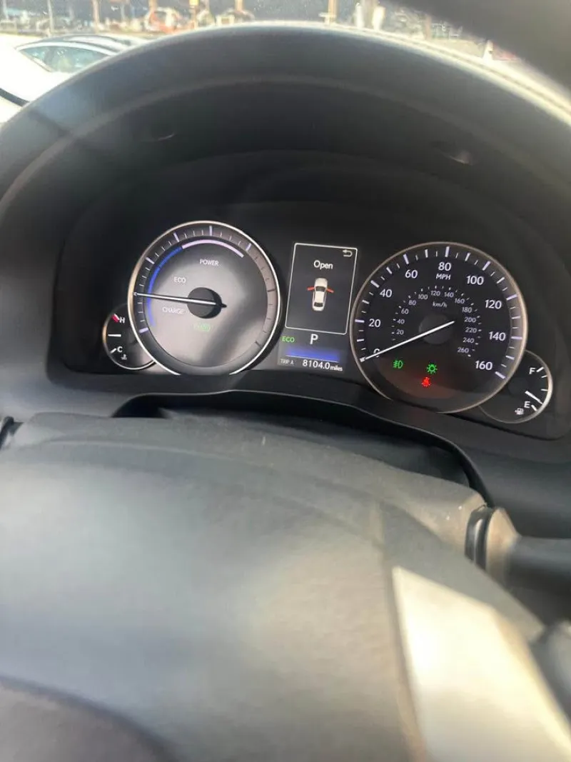 2016 Lexus ES in Dubai