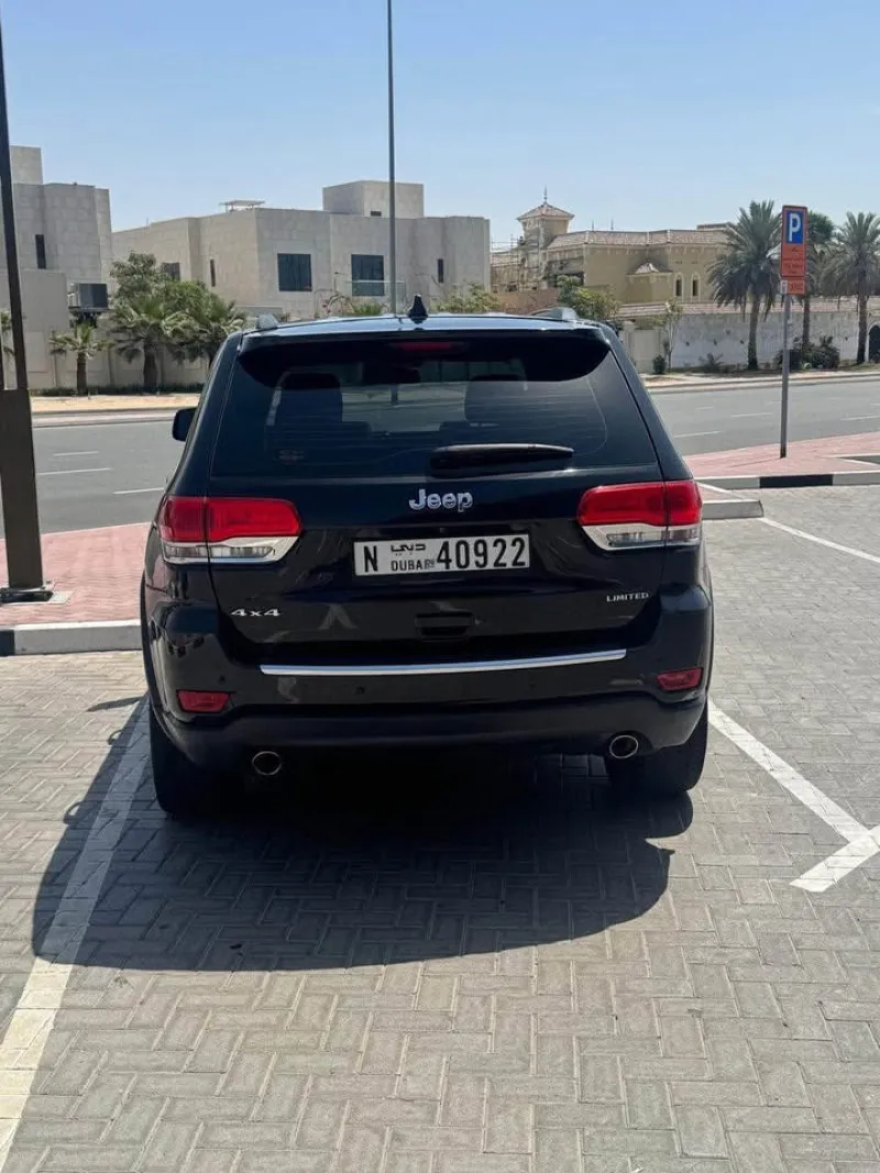 2016 Jeep Grand Cherokee in Dubai
