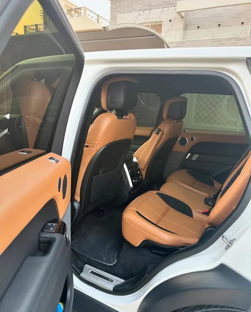 2020 Land Rover Range Rover Sport in Dubai