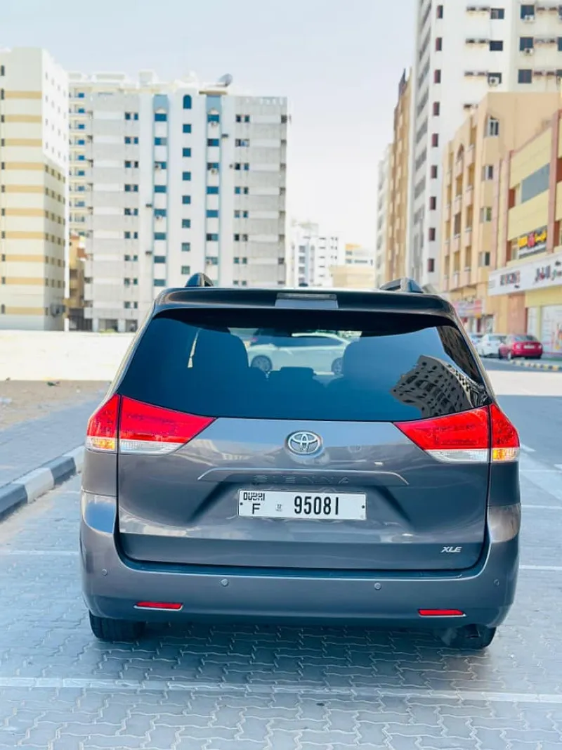 2013 تويوتا سيينا in Dubai