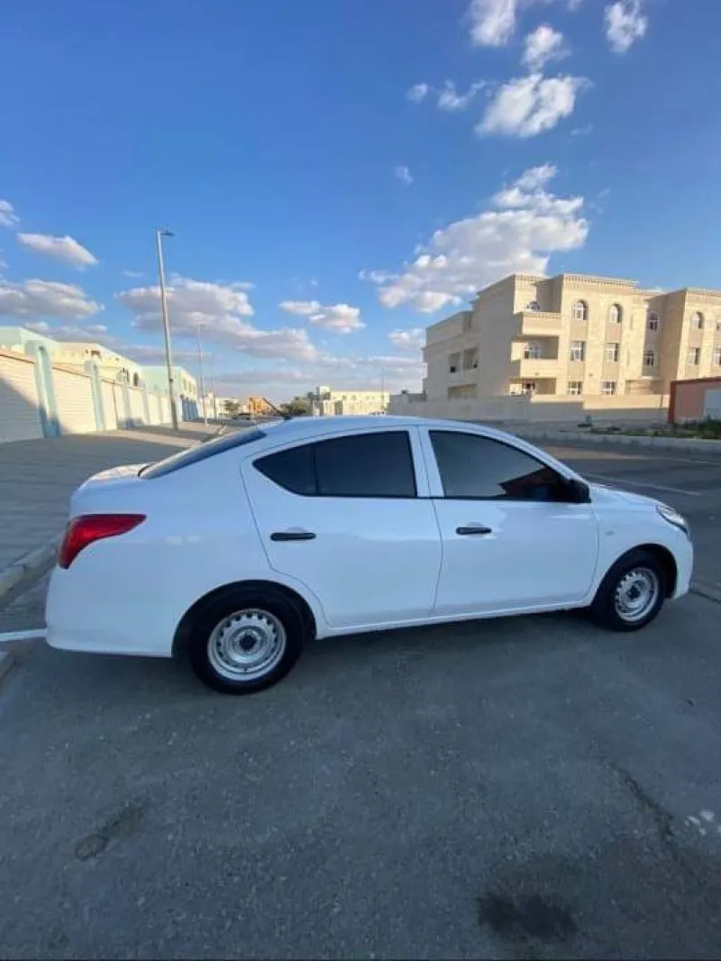 2015 Nissan Sunny in Dubai