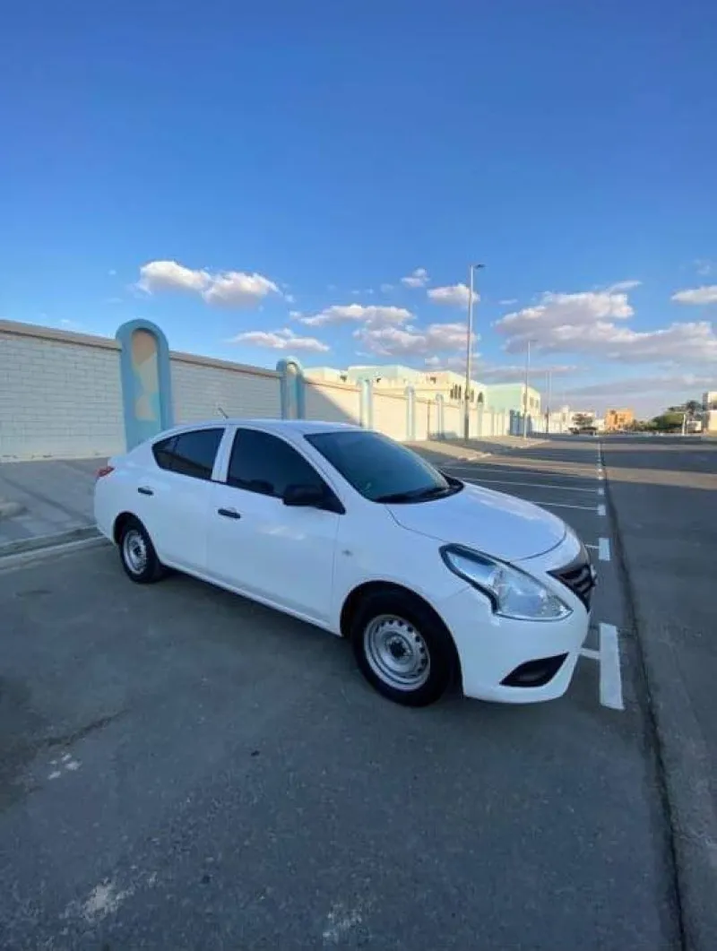 2015 Nissan Sunny in Dubai