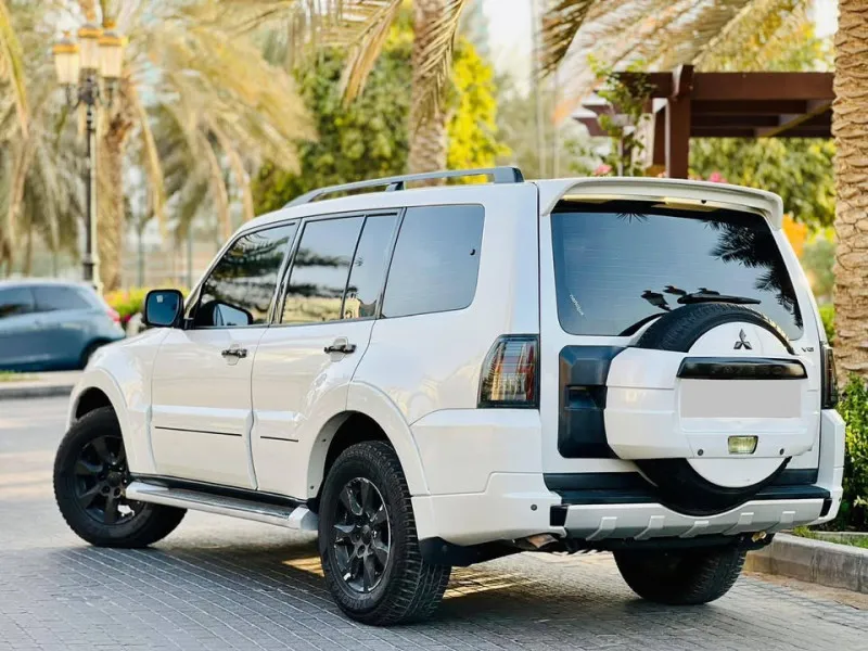 2011 ميتسوبيشي باجيرو in Dubai
