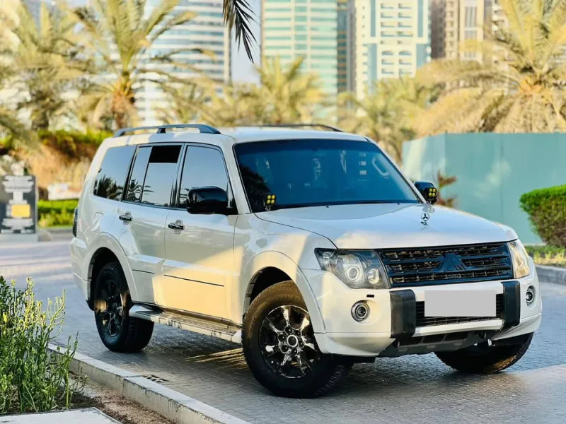 2011 ميتسوبيشي باجيرو in Dubai