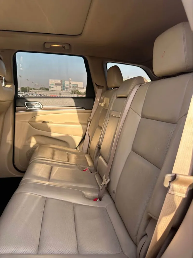 2015 جييب جراند شيروكي in Dubai