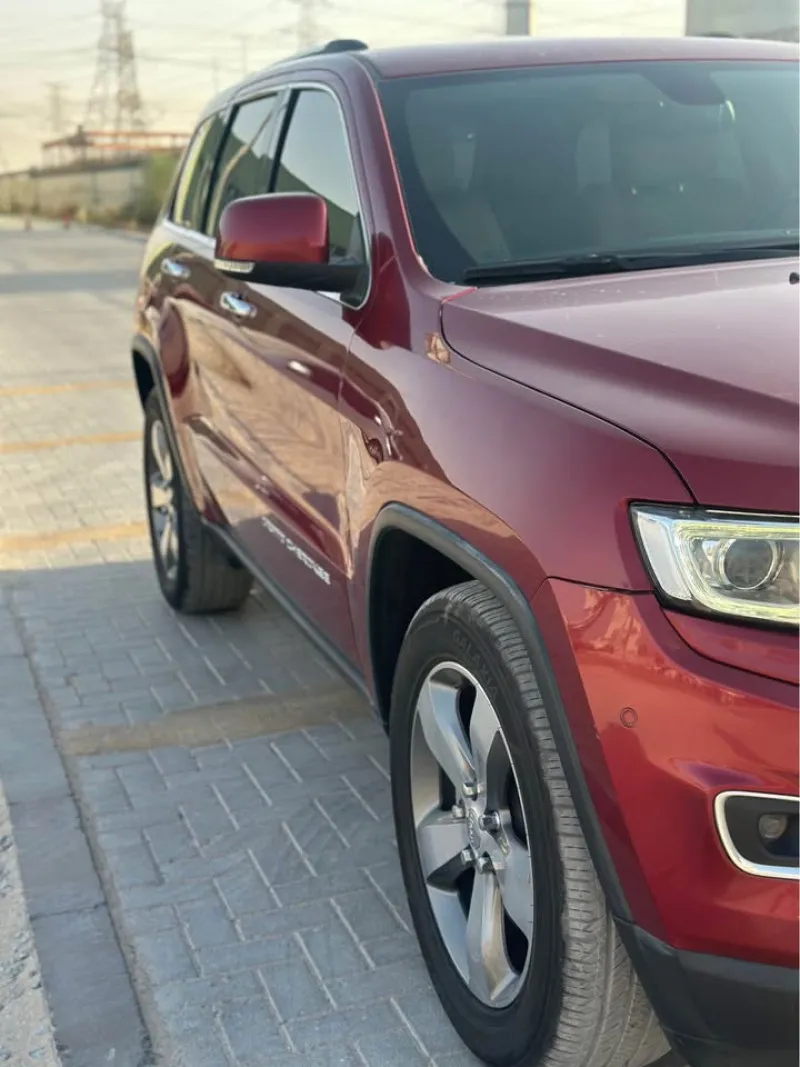 2015 جييب جراند شيروكي in Dubai