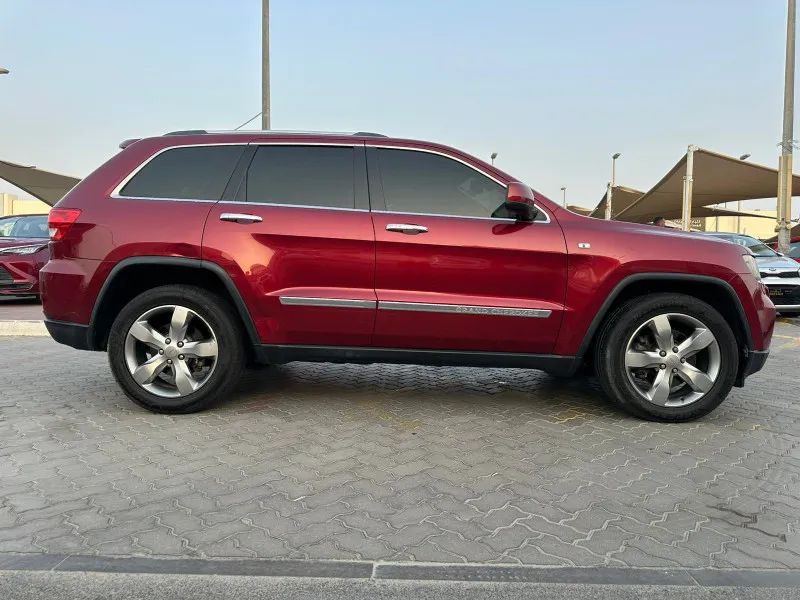 2013 جييب جراند شيروكي in Dubai