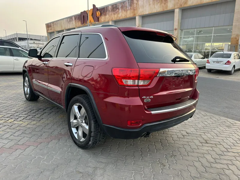 2013 جييب جراند شيروكي in Dubai