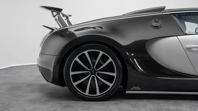 2006 Bugatti Veyron in Dubai