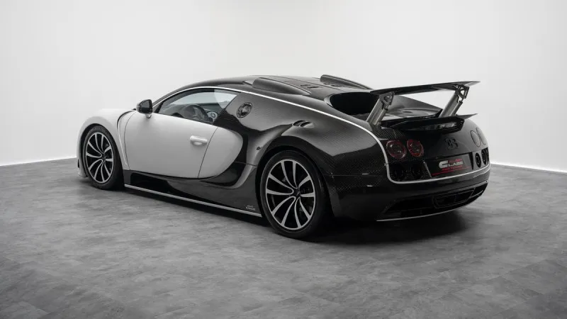 2006 Bugatti Veyron in Dubai