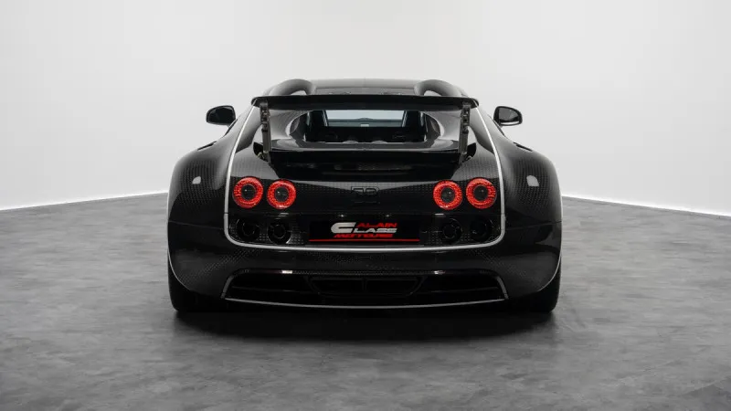 2006 Bugatti Veyron in Dubai