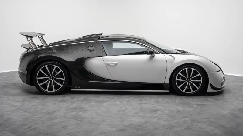 2006 Bugatti Veyron in Dubai