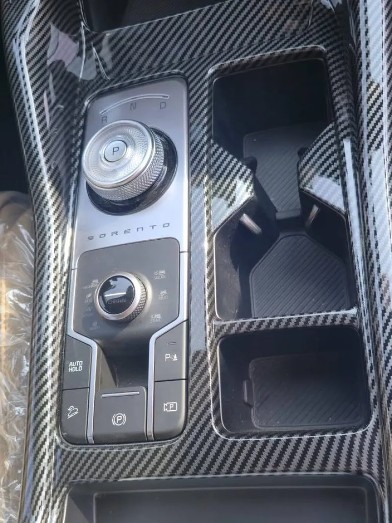 2025 Kia Sorento in Dubai