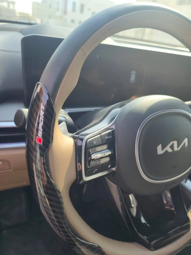 2025 Kia Sorento in Dubai