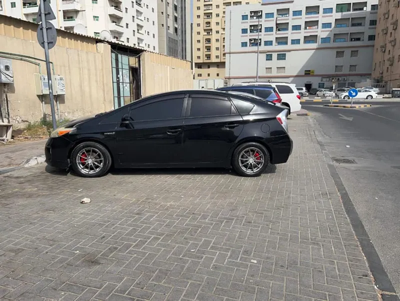 2012 تويوتا بريوس in Dubai